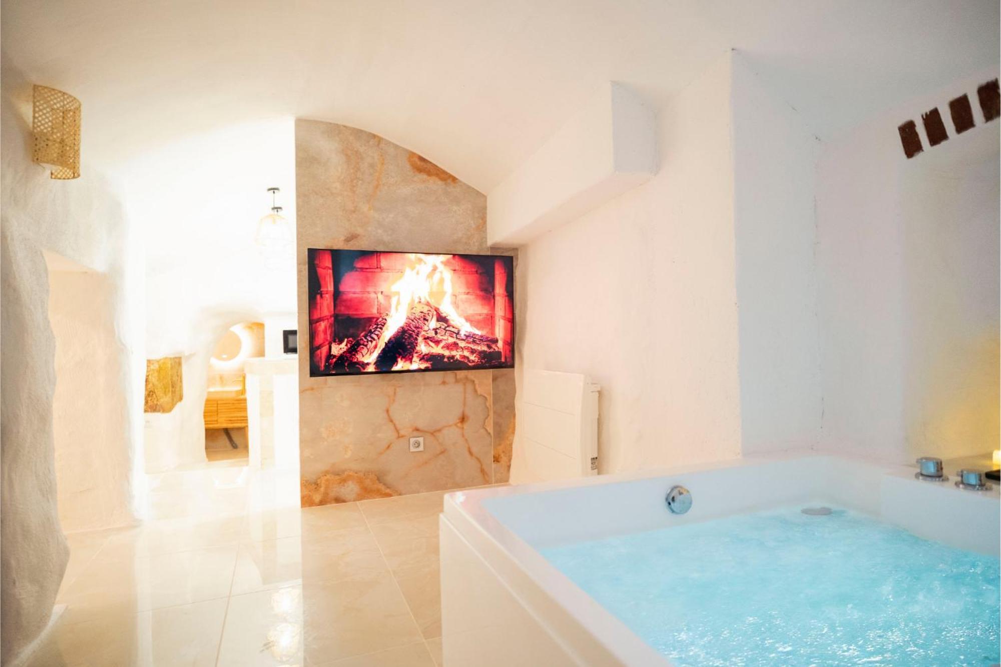 Le Temple D'Aphrodite, Appartement Avec Spa Виен Екстериор снимка