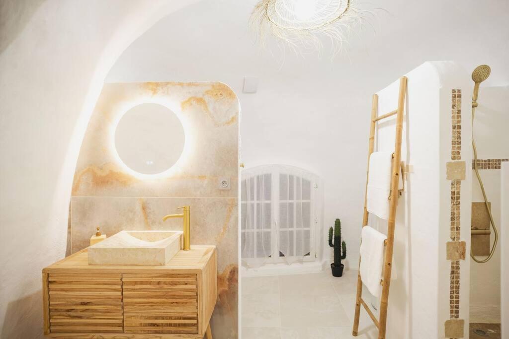 Le Temple D'Aphrodite, Appartement Avec Spa Виен Екстериор снимка